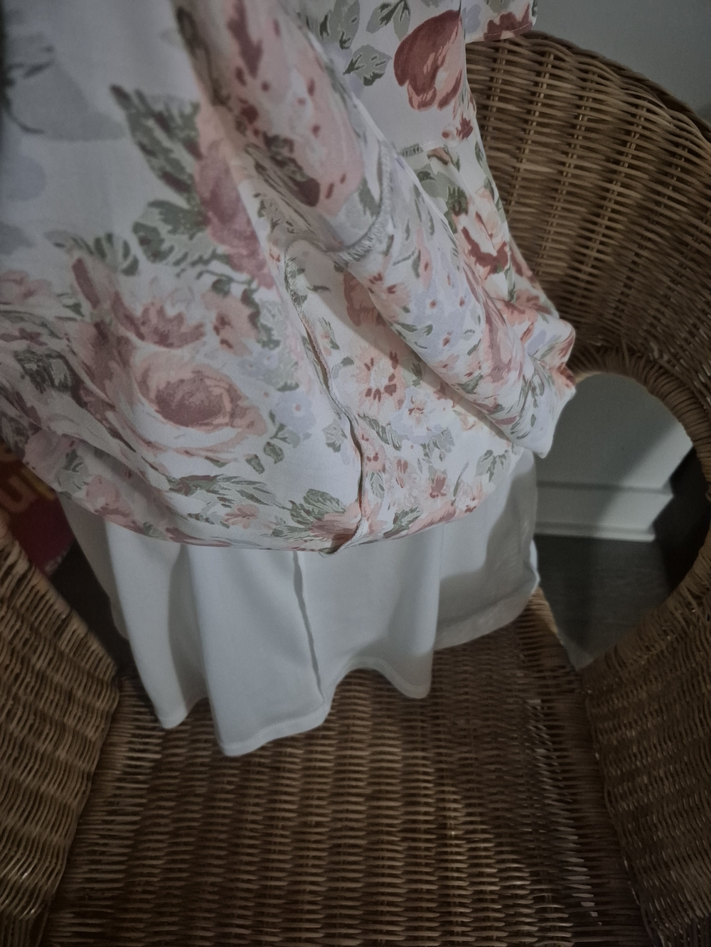 Guess Floral Ruffle Dress - Picture 6 of 6
